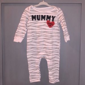Mummy Loves Me ❤️ Cute For Spooky Season Bodysuit Like New
